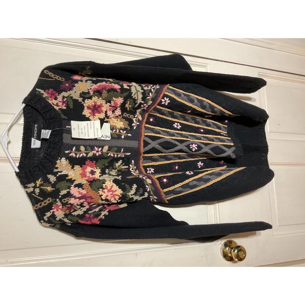 New Concepts Large knitted vintage sweater.